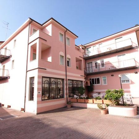Hotel Mambo Laigueglia Exterior foto